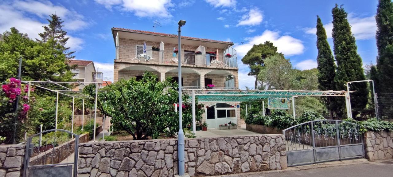 סטארי גראד Apartments 1000 Flowers מראה חיצוני תמונה