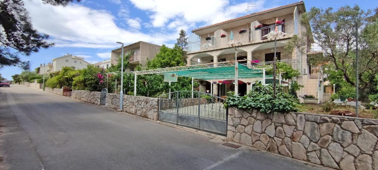 סטארי גראד Apartments 1000 Flowers מראה חיצוני תמונה