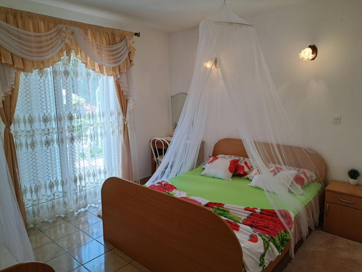 סטארי גראד Apartments 1000 Flowers מראה חיצוני תמונה
