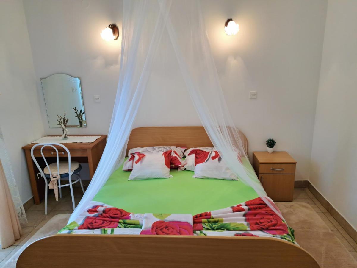 סטארי גראד Apartments 1000 Flowers מראה חיצוני תמונה