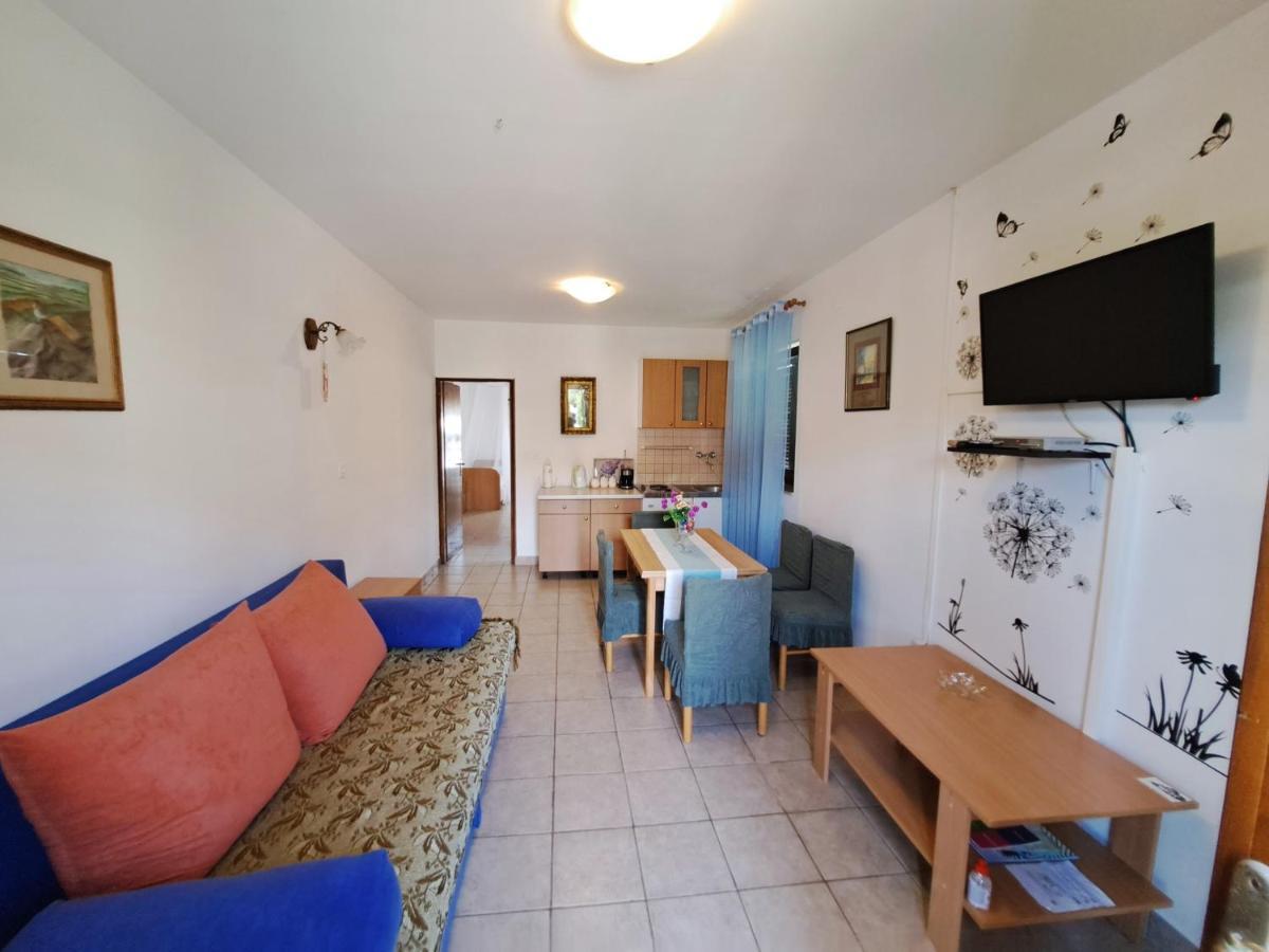 סטארי גראד Apartments 1000 Flowers מראה חיצוני תמונה