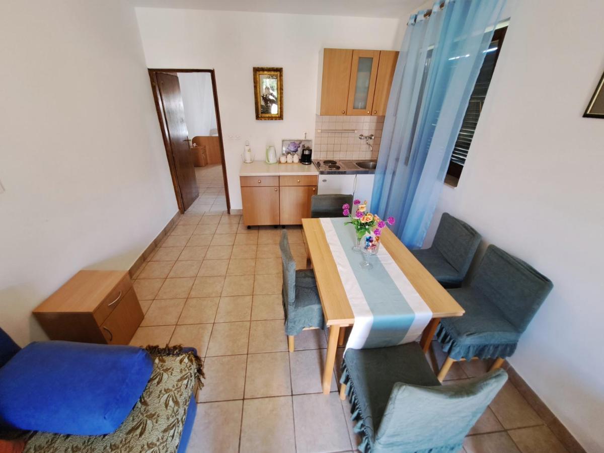 סטארי גראד Apartments 1000 Flowers מראה חיצוני תמונה