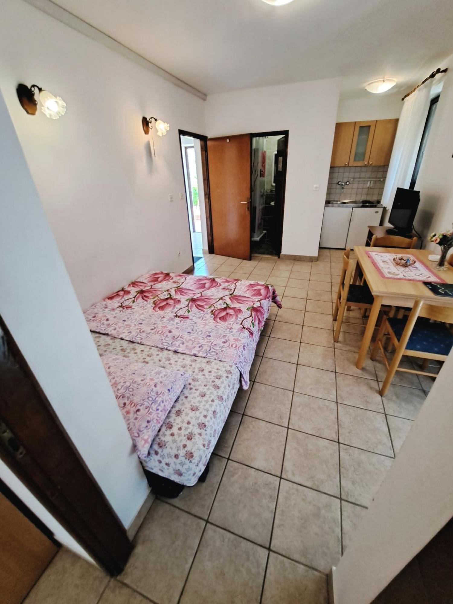 סטארי גראד Apartments 1000 Flowers חדר תמונה