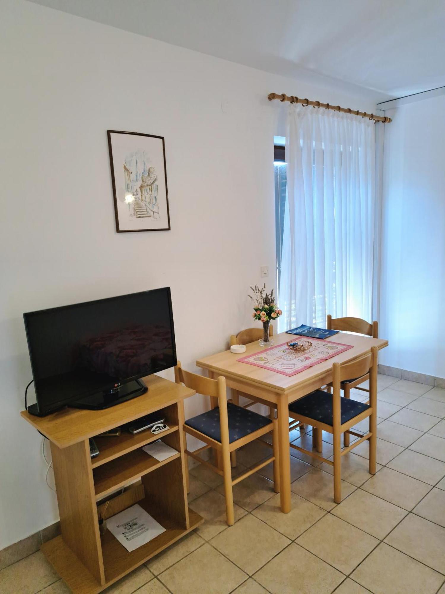 סטארי גראד Apartments 1000 Flowers חדר תמונה
