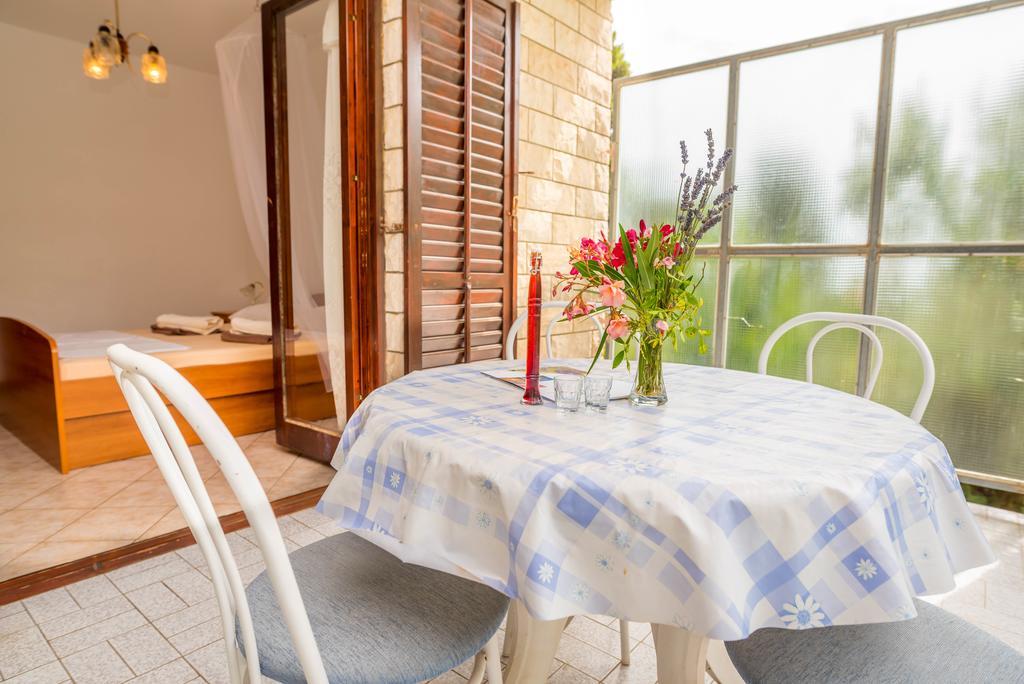 סטארי גראד Apartments 1000 Flowers מראה חיצוני תמונה