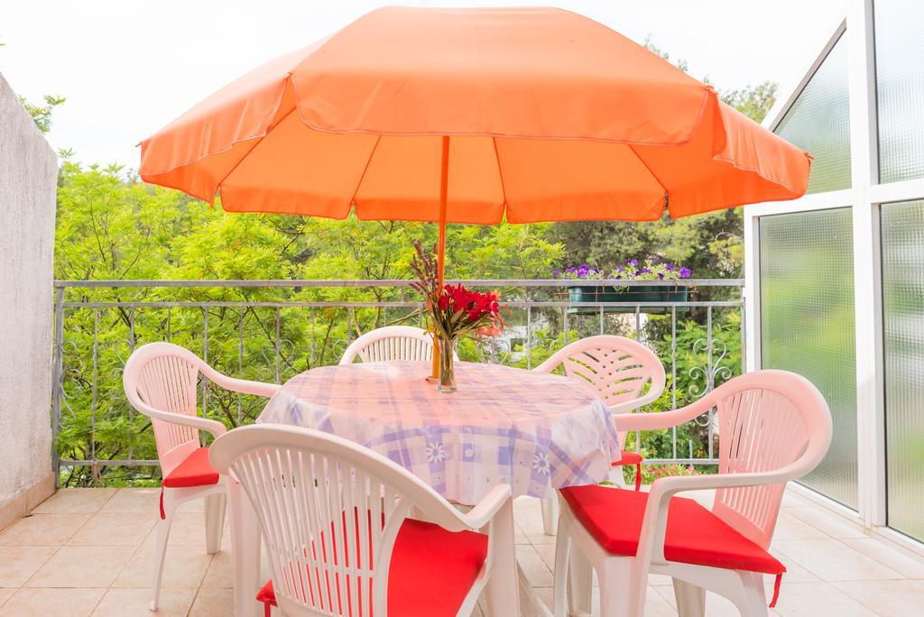 סטארי גראד Apartments 1000 Flowers מראה חיצוני תמונה