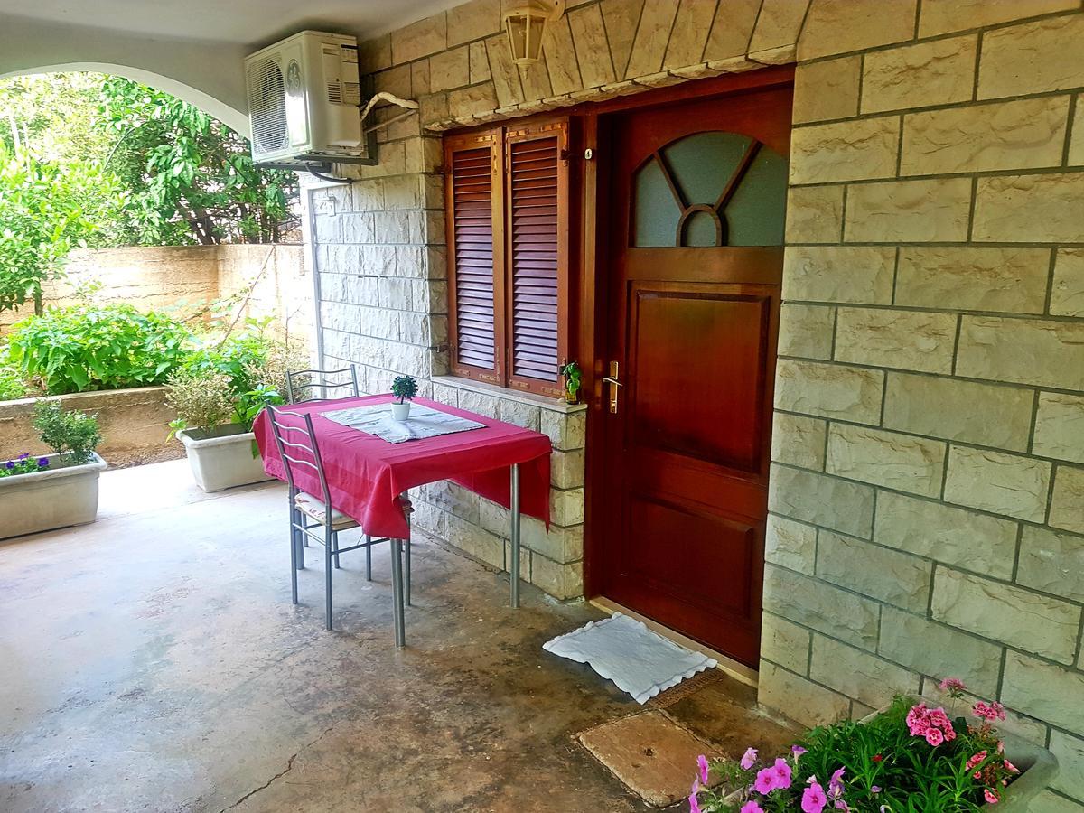 סטארי גראד Apartments 1000 Flowers מראה חיצוני תמונה
